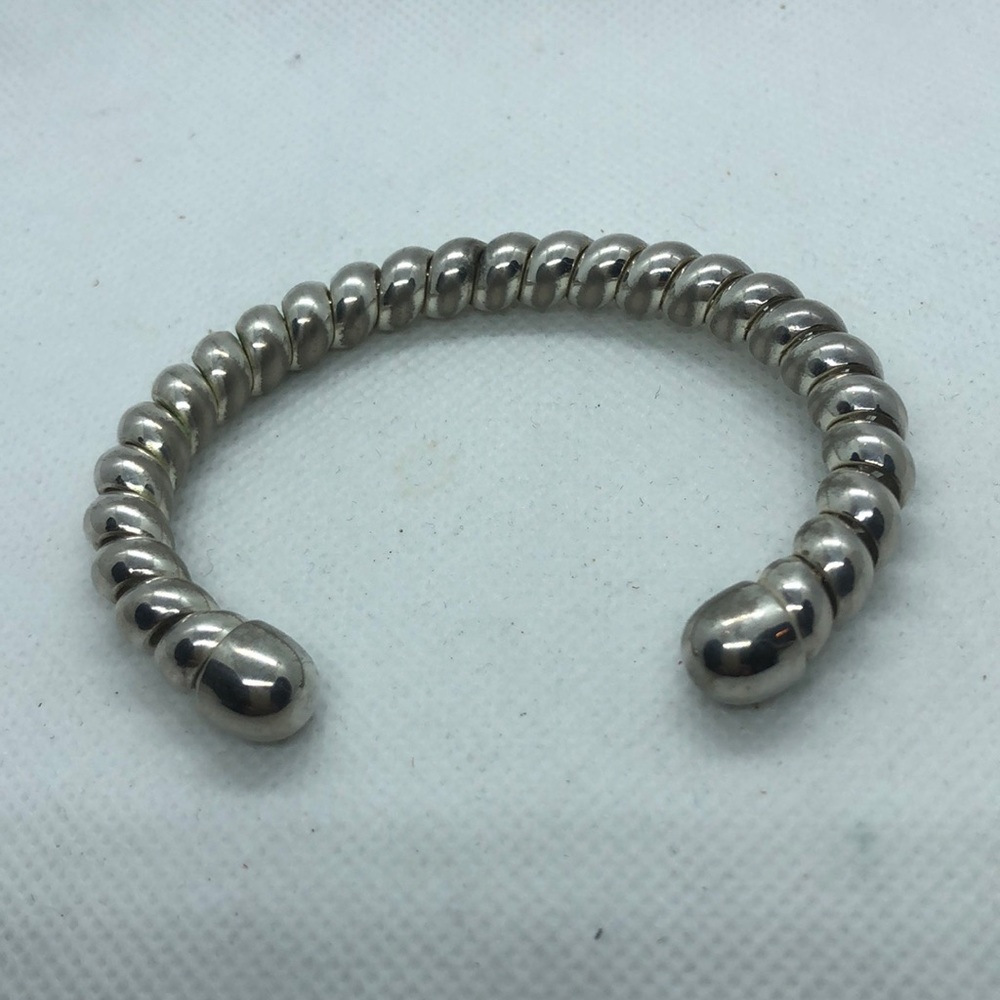 Classy Silver tone twisted bracelet - Picture 5 of 5